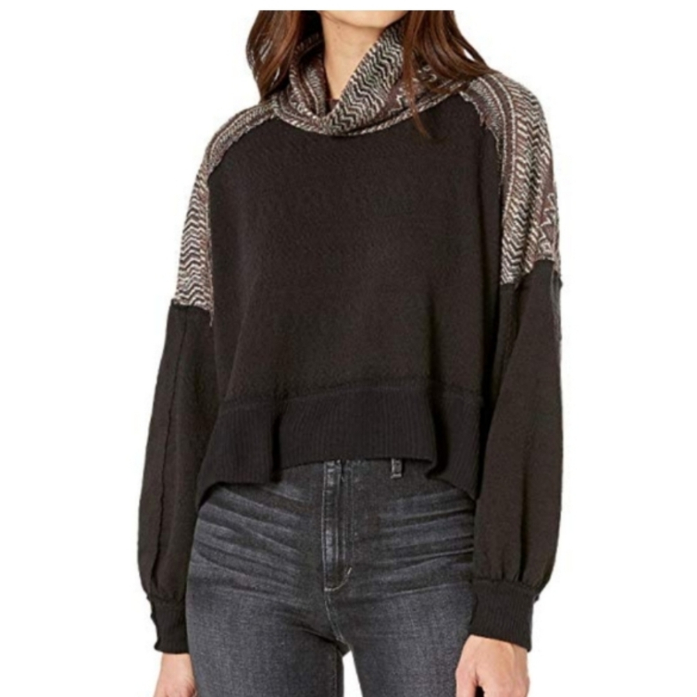 We The Free At The Lodge Sweater Size Small